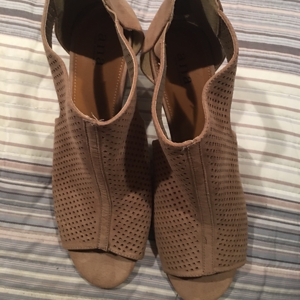 Peep toe wedges
